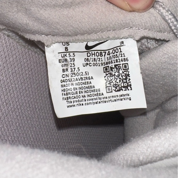 Nike Shoes - Picture 3 of 4